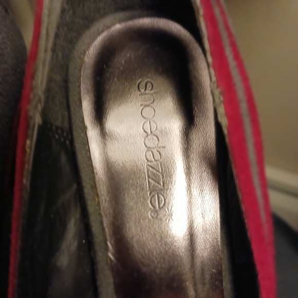 Gray & red pumps sz 9 - Picture 7 of 8